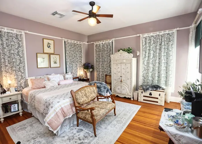 Virginia Point Inn