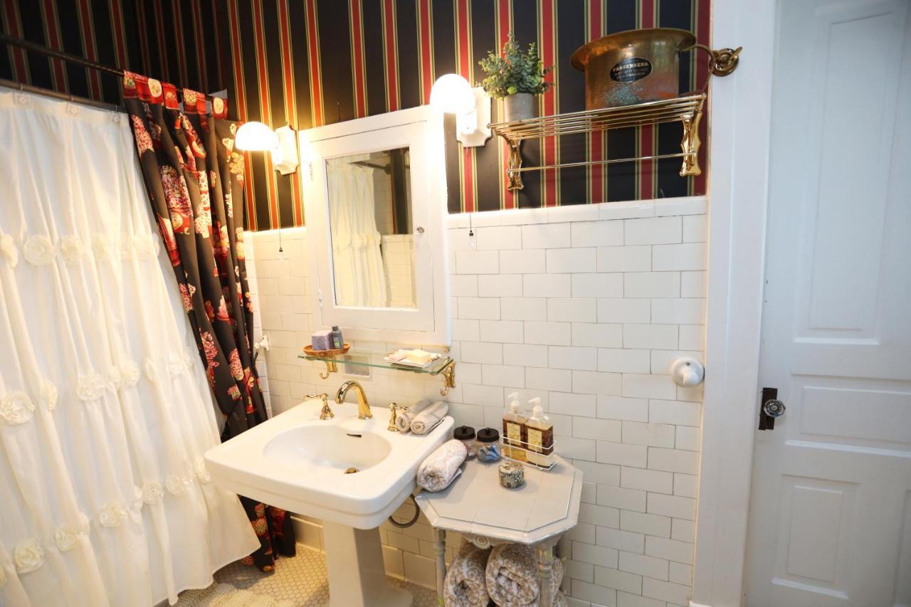 Virginia Point Bed & Breakfast *