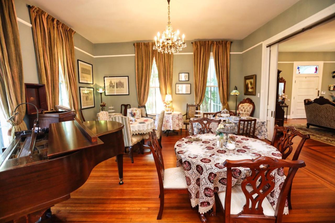 Virginia Point Bed & Breakfast *